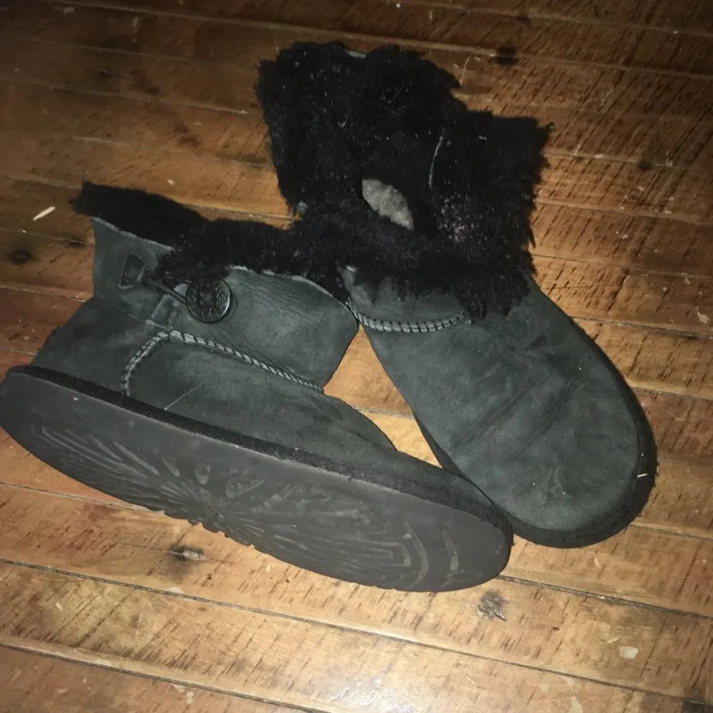 Uggs short fur lined booties size 3/34